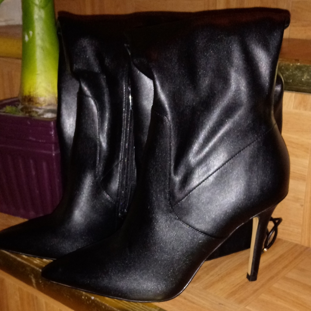 Shoes - Picture 4 of 4